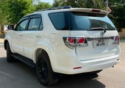 Toyota Fortuner 2.8 4x4 MT 2015
