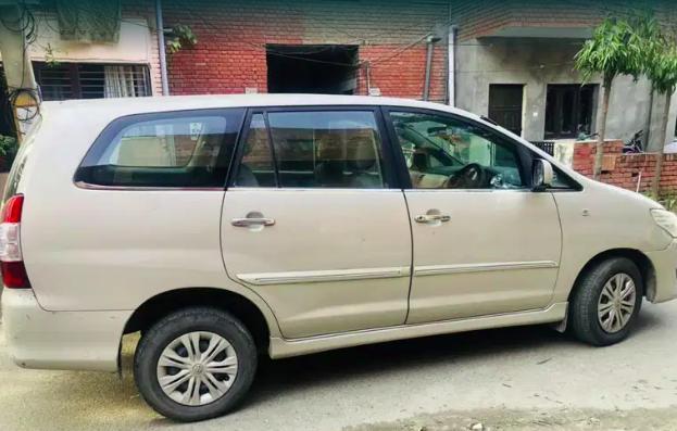 Toyota Innova 2.5 GX 7 STR BS IV 2013