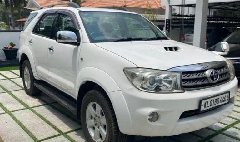 Toyota Fortuner 2.8 4x4 MT 2011