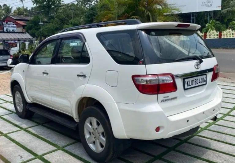 Toyota Fortuner 2.8 4x4 MT 2011