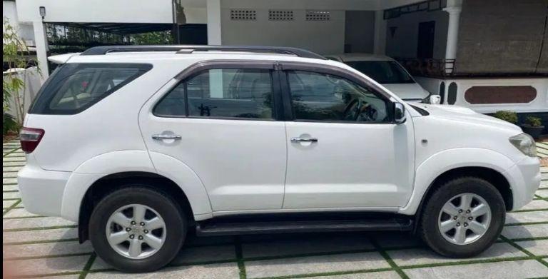 Toyota Fortuner 2.8 4x4 MT 2011