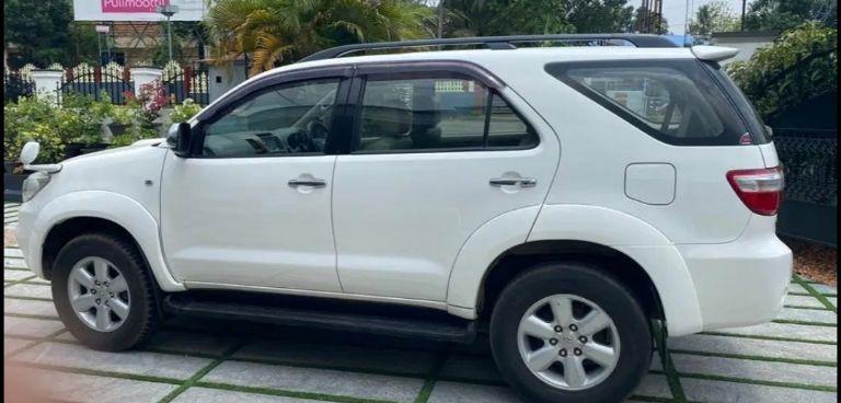 Toyota Fortuner 2.8 4x4 MT 2011