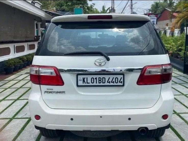 Toyota Fortuner 2.8 4x4 MT 2011