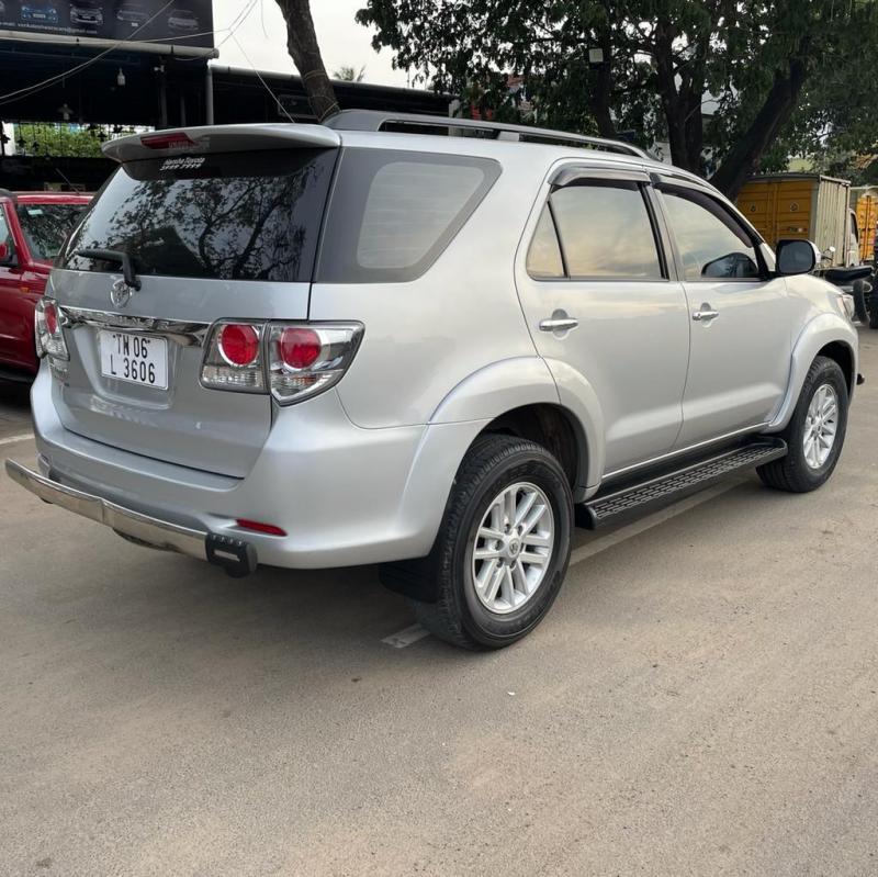 Toyota Fortuner 3.0 4X4 MT 2014