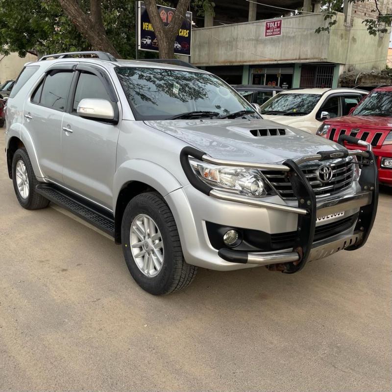 Toyota Fortuner 3.0 4X4 MT 2014