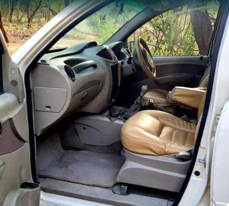 Mahindra Quanto C6 2012