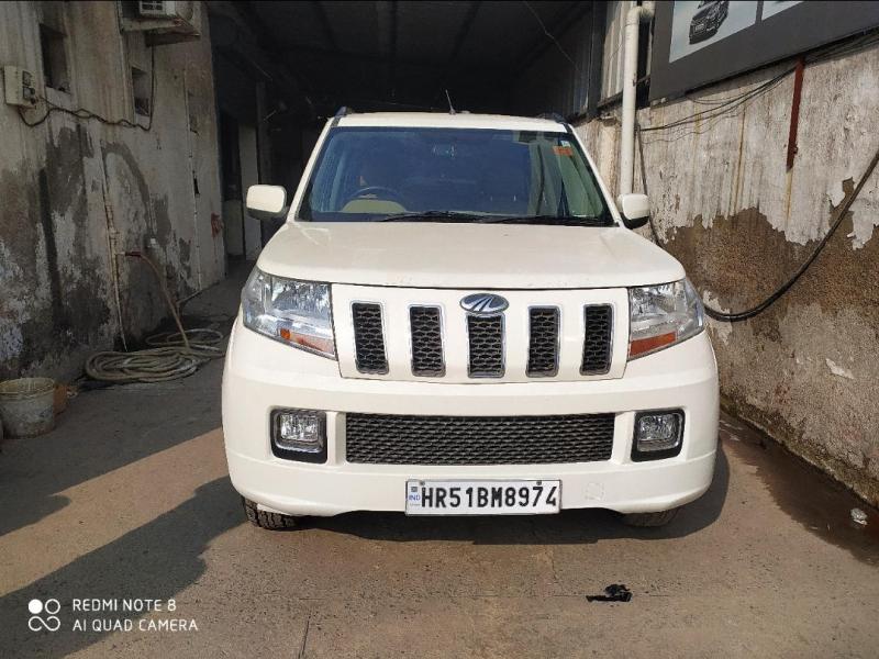 Mahindra TUV300 T8 AMT 2016