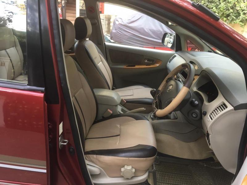 Toyota Innova 2.0 V 2010