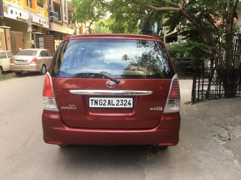 Toyota Innova 2.0 V 2010