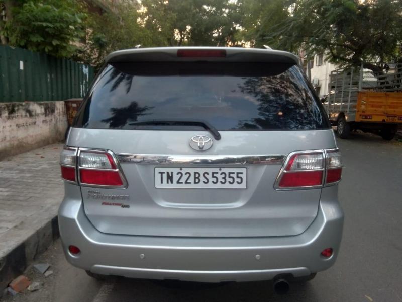 Toyota Fortuner 2.8 4x4 MT 2010