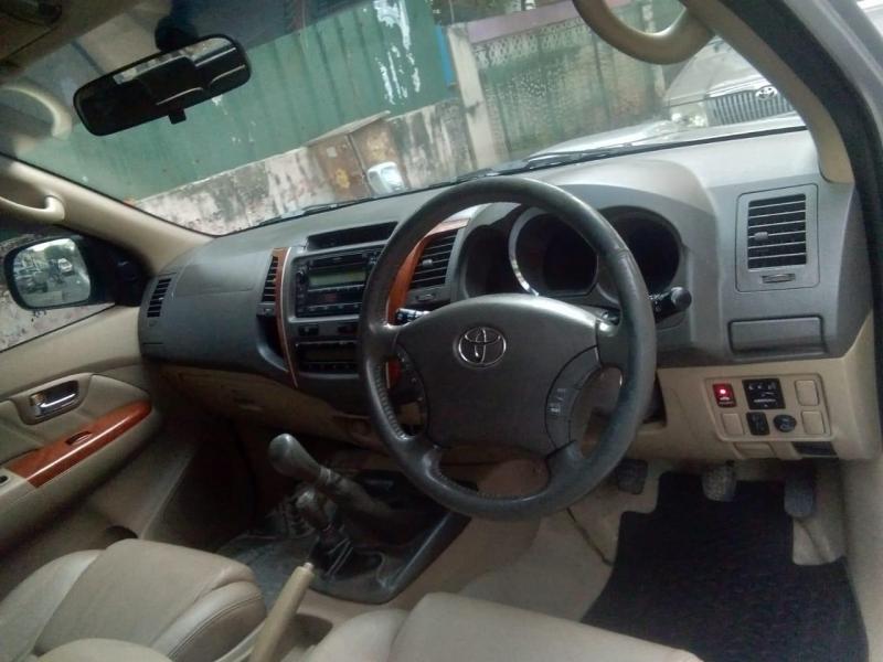 Toyota Fortuner 2.8 4x4 MT 2010