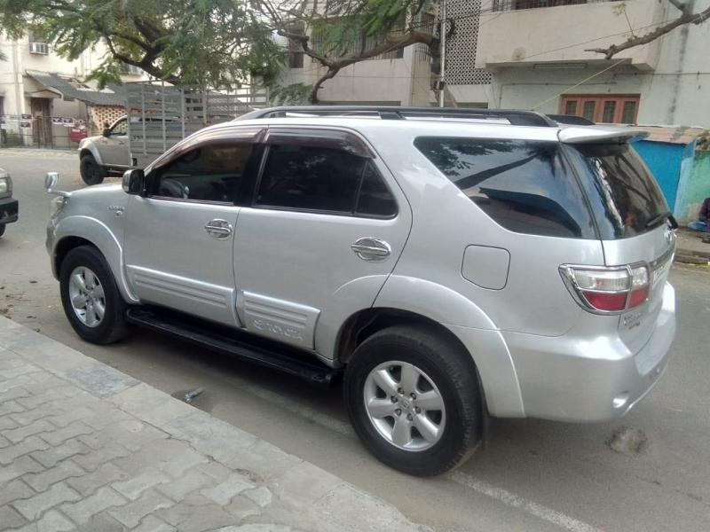 Toyota Fortuner 2.8 4x4 MT 2010