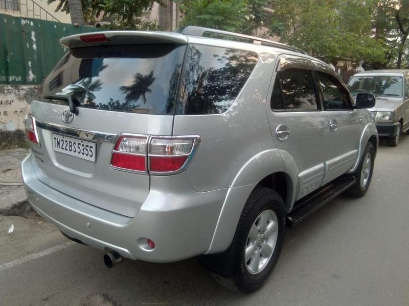 Toyota Fortuner 2.8 4x4 MT 2010