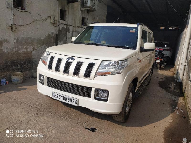 Mahindra TUV300 T8 AMT 2016