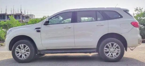 Ford Endeavour Titanium 2.2 4x2 AT 2016