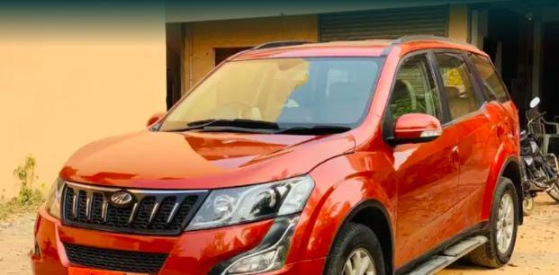 Mahindra XUV500 W10 2015