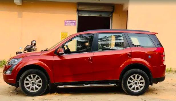 Mahindra XUV500 W10 2015