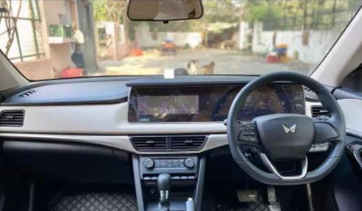 Mahindra XUV700 AX 7 Petrol AT 7 STR 2022