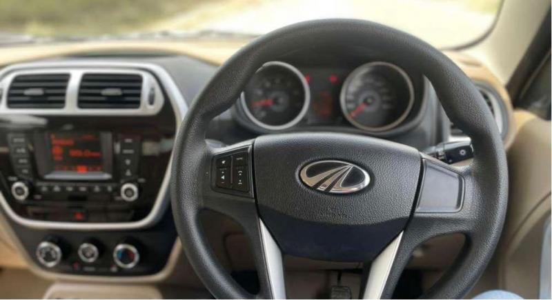 Mahindra TUV300 T8 2016