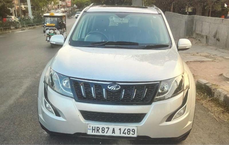 Mahindra XUV500 W10 2018