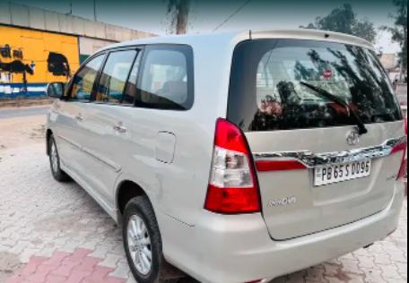 Toyota Innova 2.5 V 7 STR 2012