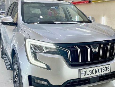 Mahindra XUV700 AX 7 Petrol AT 7 STR 2021