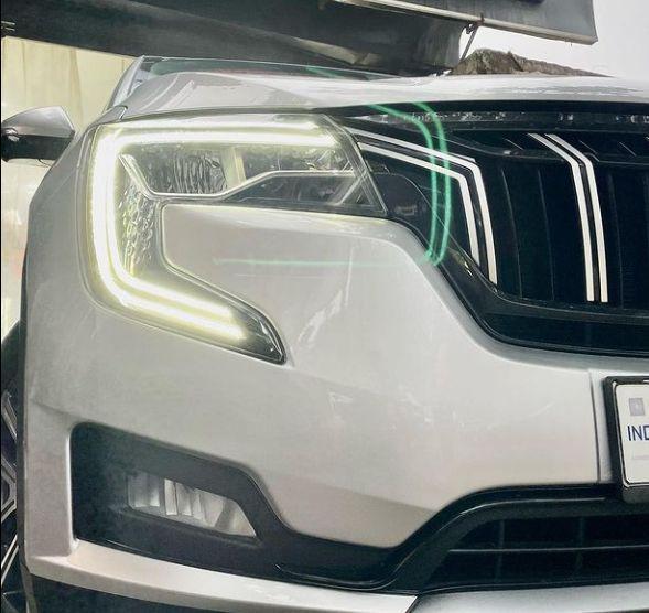 Mahindra XUV700 AX 7 Petrol AT 7 STR 2021