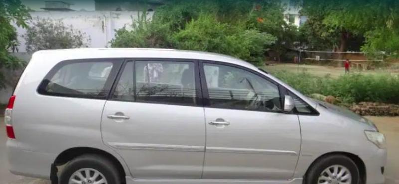 Toyota Innova 2.5 V 7 STR 2013