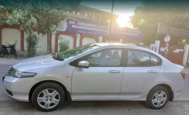 Honda City S i-VTEC 2013