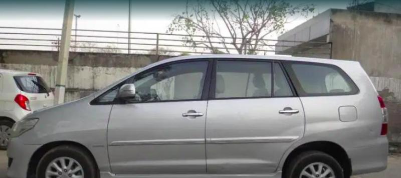 Toyota Innova 2.5 V 7 STR 2013