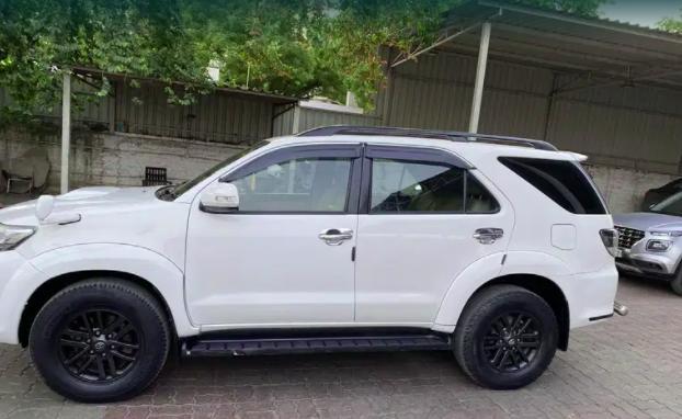 Toyota Fortuner 3.0 4x2 MT 2015