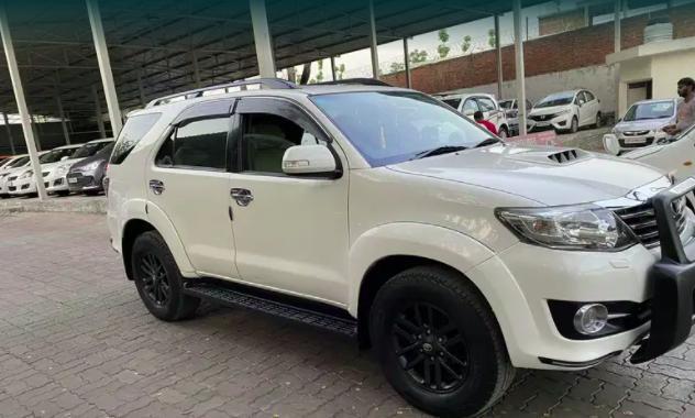 Toyota Fortuner 3.0 4x2 MT 2015