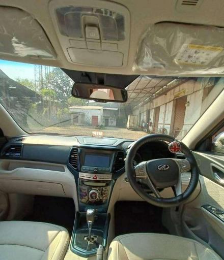 Mahindra XUV300 W8 (O) Petrol BS6 2021