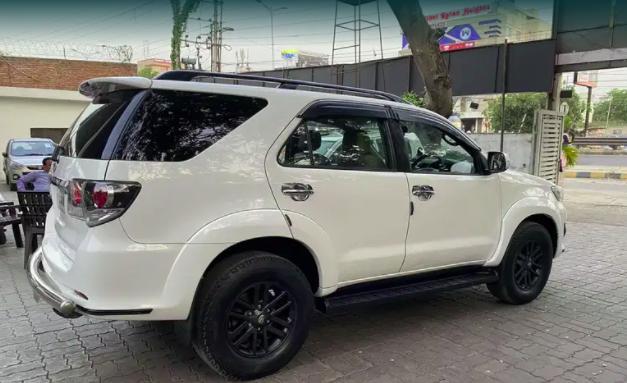 Toyota Fortuner 3.0 4x2 MT 2015