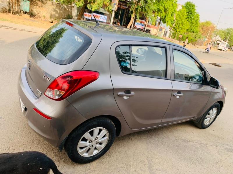 Hyundai i20 sportz ABS 2013