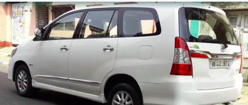 Toyota Innova 2.5 E 7 STR 2014