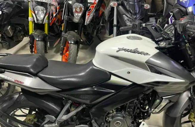 Bajaj Pulsar NS200 2017