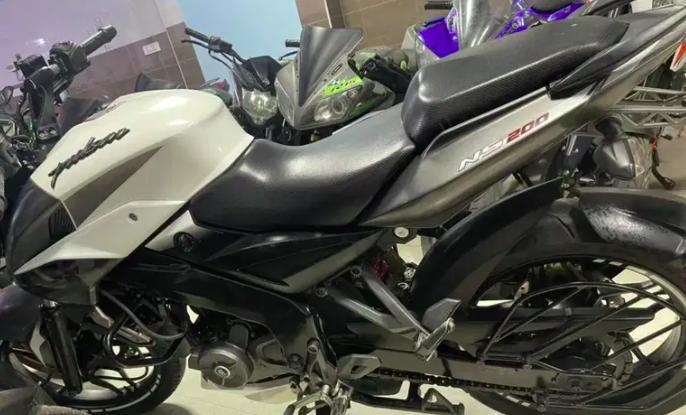 Bajaj Pulsar NS200 2017