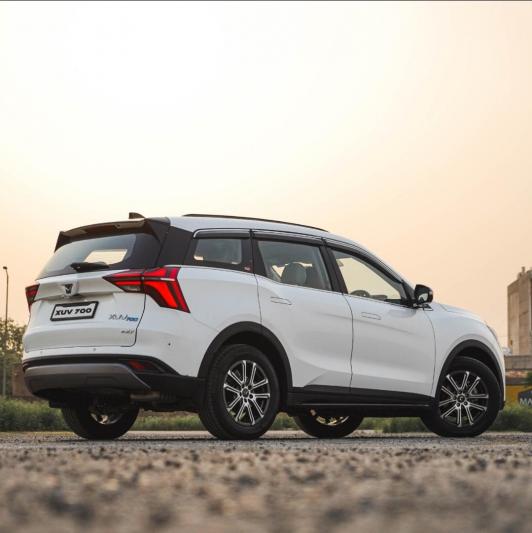 Mahindra XUV700 AX7 DIESEL AT 7 STR 2022