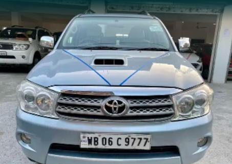 Toyota Fortuner 3.0 4X4 MT 2010