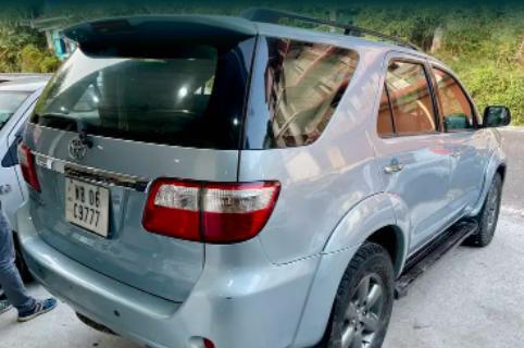 Toyota Fortuner 3.0 4X4 MT 2010