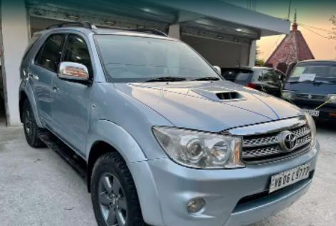 Toyota Fortuner 3.0 4X4 MT 2010