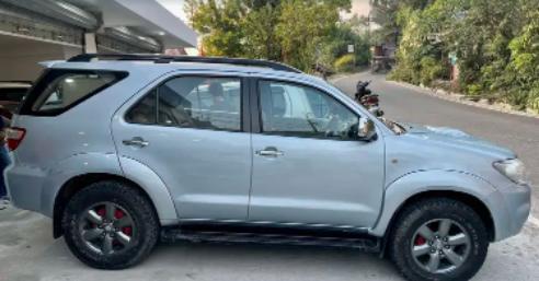 Toyota Fortuner 3.0 4X4 MT 2010