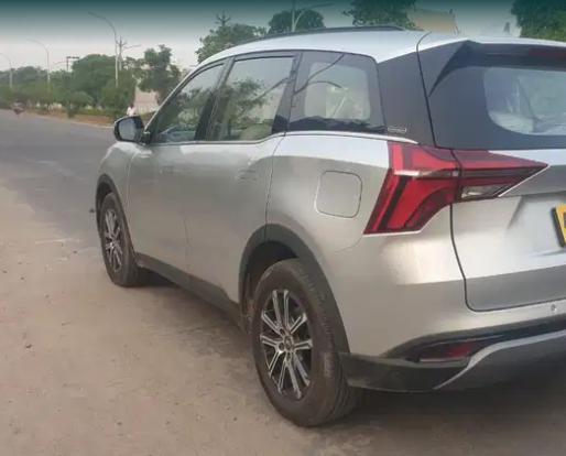 Mahindra XUV700 AX 7 Petrol AT 7 STR 2022