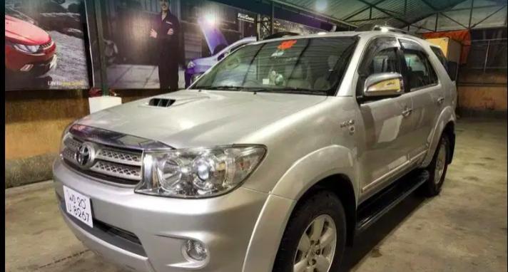 Toyota Fortuner 3.0 4X4 MT 2010