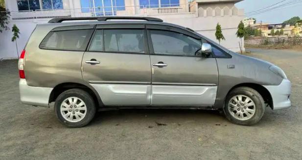 Toyota Innova 2.5 V 8 STR 2009