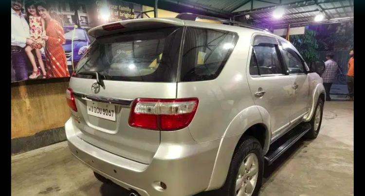 Toyota Fortuner 3.0 4X4 MT 2010