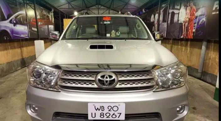 Toyota Fortuner 3.0 4X4 MT 2010