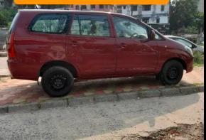 Toyota Innova 2.5 G 8 STR BS III 2006