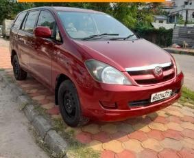 Toyota Innova 2.5 G 8 STR BS III 2006